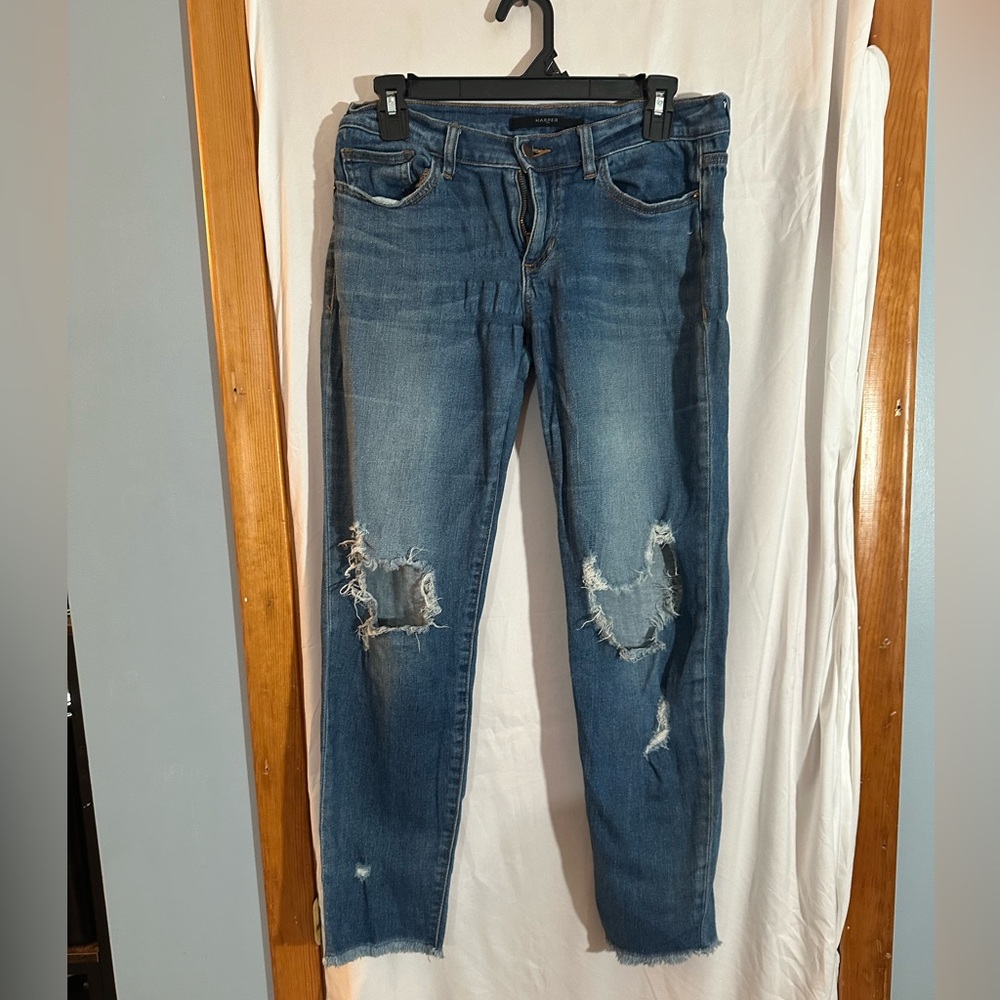 Distressed cropped jeans